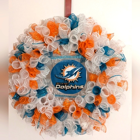 MIAMI DOLPHINS HANDMADE WREATH - Picture 1 of 1
